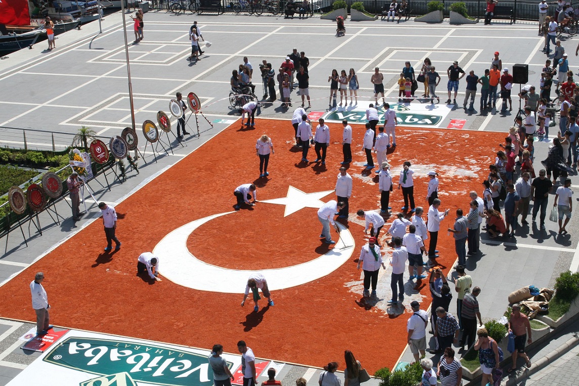 Dünyanın en büyük baharattan bayrağı