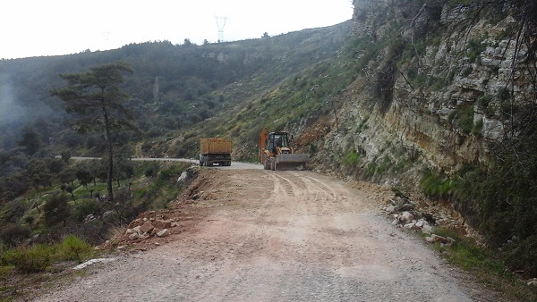Zarar gören yolların bakımı yapıldı