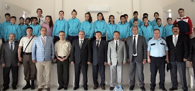 Şampiyonlara  Vali morali