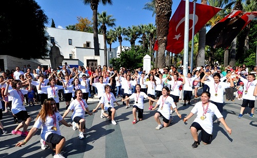 Şampiyonlar coşkuyla karşılandı