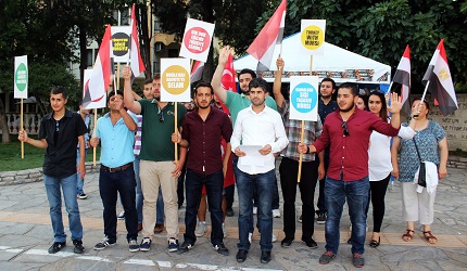 AK gençlerden Sisi’ye protesto, Mursi’ye destek