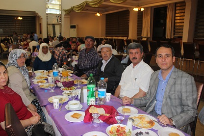 Engelliler Derneği’nden iftar yemeği