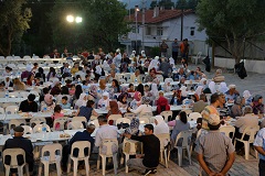 Saatcı, iftarını köylülerle açtı