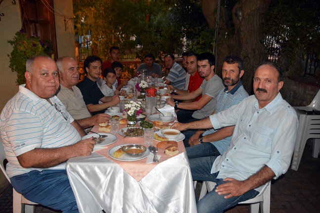 Komşularını ihbar etmediler iftar yaptılar