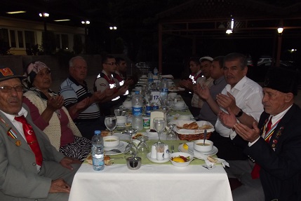 Şehit aileleri ve gaziler iftarda buluştu