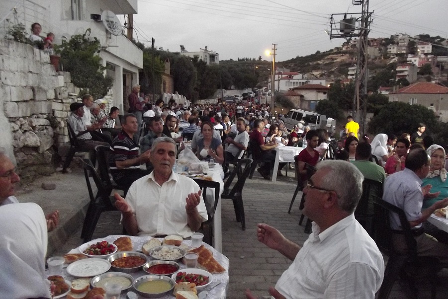 Muhtardan 3 bin kişilik iftar yemeği