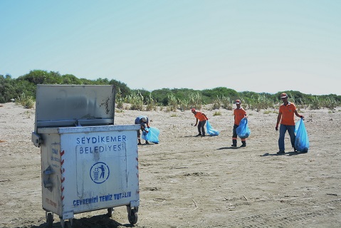 Seydikemer Belediyesi, plaj temizliği yaptı