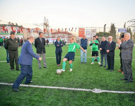 Bülent Akça Sahası yenilendi