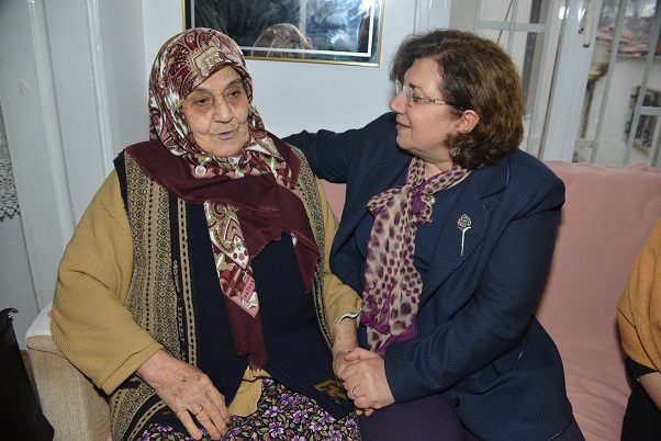 Hülya Çiçek, kapıları şefkatle açıyor