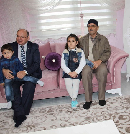 Şehit polisin evi ailesine teslim edildi