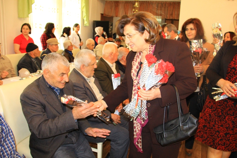 Yaşlılar gönüllerince eğlendi