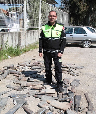Gürültülü egsozlar silindirle ezildi
