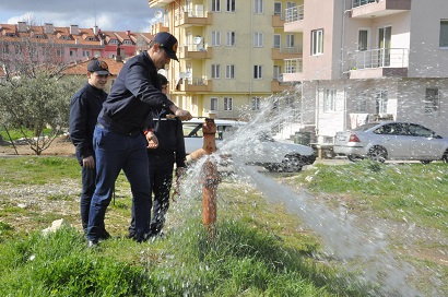 Yangın muslukları kontrolden geçiriliyor