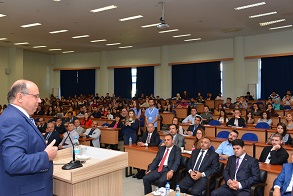 Vali Çiçek, üniversiteli gençlerle buluştu