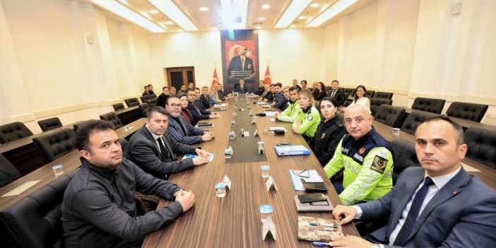 VALİ AKBIYIK BAŞKANLIĞINDA ‘OKUL GÜVENLİĞİ’ TOPLANTISI YAPILDI