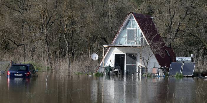MUĞLA'DA KÖYCEĞİZ GÖLÜ TAŞTI EV VE İŞ YERLERİNİ SU BASTI