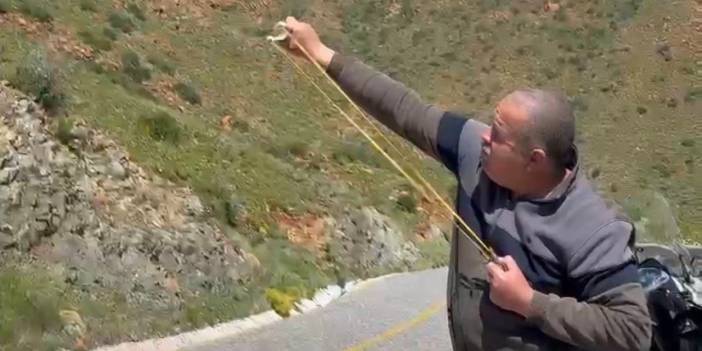 MARMARİS’TE SAPANLA TOHUM TOPU ATTILAR