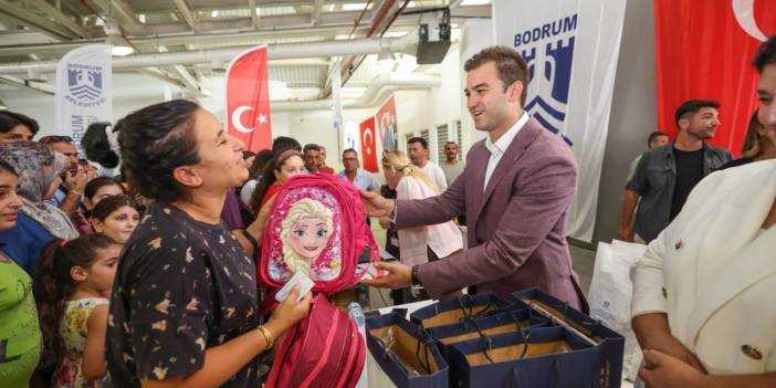 Bodrum Belediyesinden 1250 Öğrenciye Kırtasiye ve Burs Desteği
