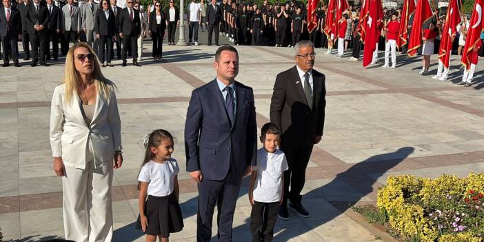 Muğla’da İlköğretim Haftası İçin Atatürk Anıtı’na Çelenk Sunuldu