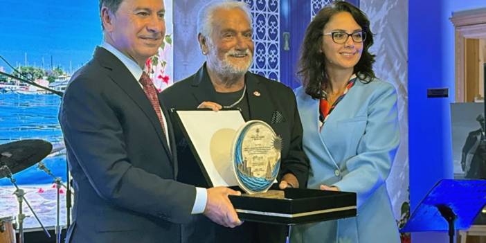 Fedon’a Muğla Büyükşehir ve Bodrum Belediyesinden fahri turizm elçiliği beratı ve plaketi
