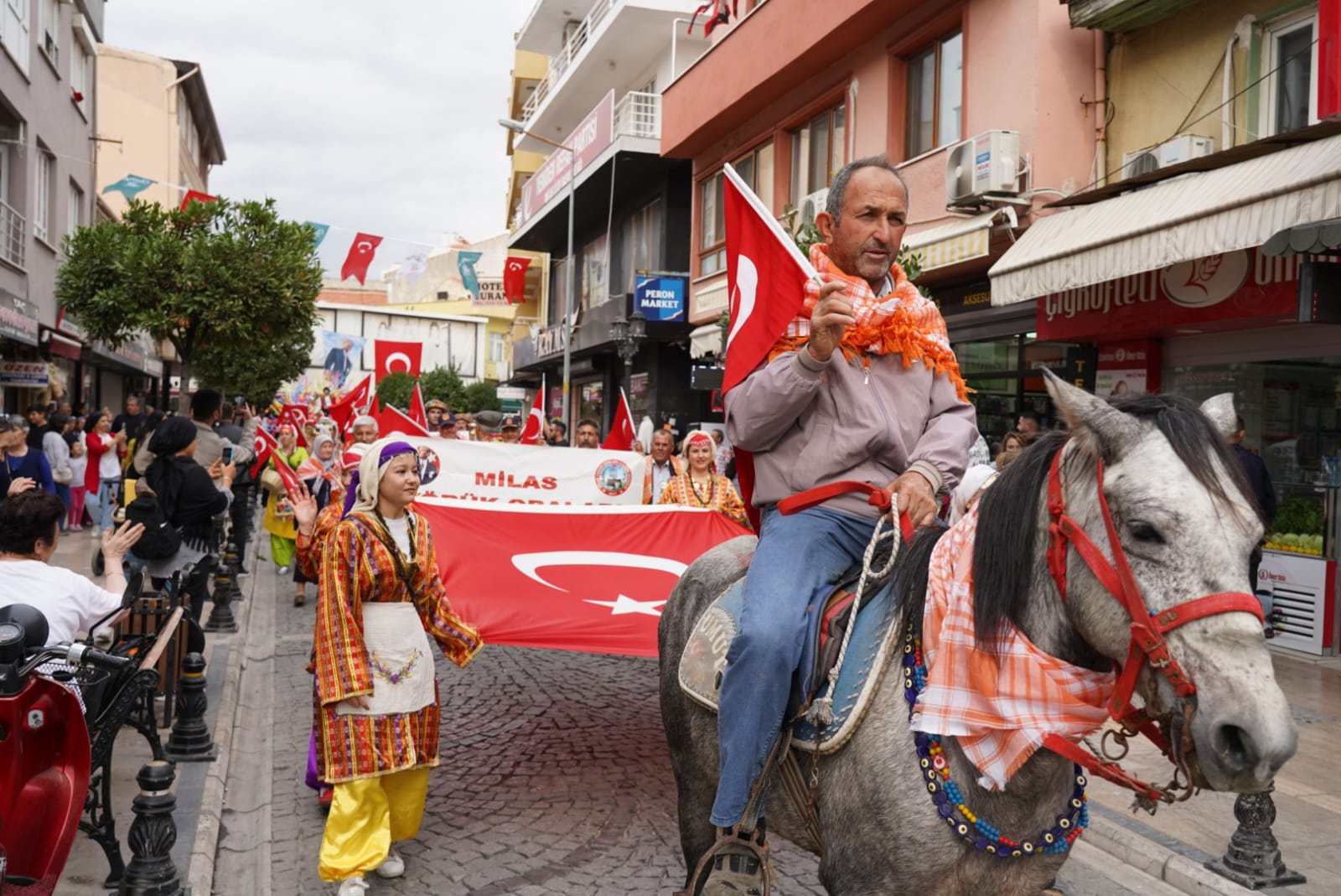 zeytinin-baskentinde-hasat-coskusu-basladi-12.jpg